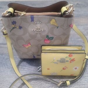 Coach Women's Floral Beige and Yellow Bag Set
